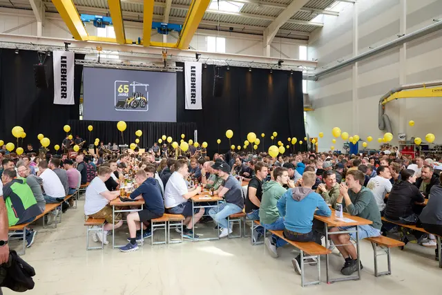 Anlässlich des 65-jährigen Jubiläums veranstaltete die Geschäftsführung des Liebherr-Werk Bischofshofen ein Sommerfest für seine Mitarbeitenden. | Foto: Liebherr-Werk Bischofshofen GmbH