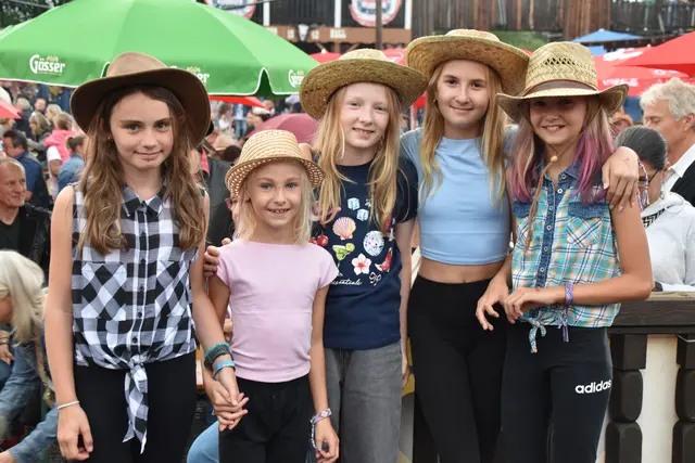 Junge Cowgirls im Lucky Town. | Foto: Michael Strini