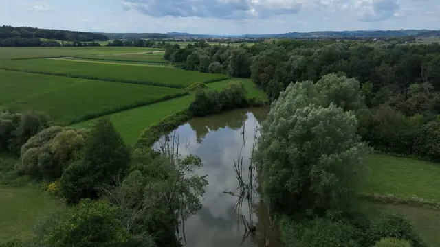 Der Flussverlauf der Raab in der Oststeiermark – eingebettet in eine wunderbar grüne Landschaft. | Foto: RANFILM