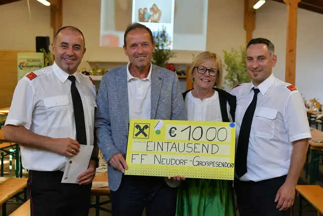 Festverlosung - € 1000,- in bar | Foto: Johann Dunst