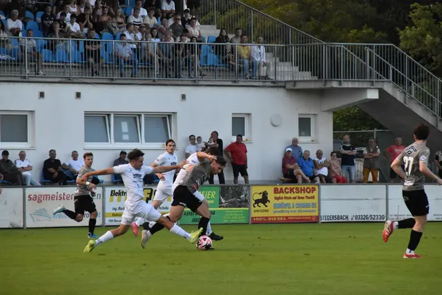 Stegersbachs Kicker hielten gegen Regionalliga-Verein Oberwart lange wacker mit. | Foto: Michael Strini