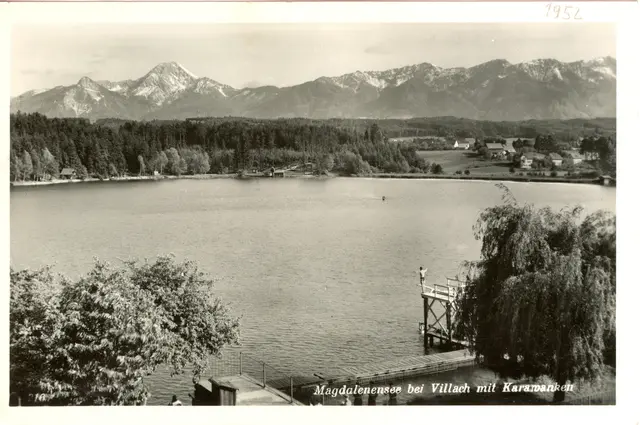 Der Magdalener See vor der imposanten Kulisse der Karawanken – ein beliebtes Fotomotiv vergangener Zeiten (um 1950) | Foto: Sammlung Pernull