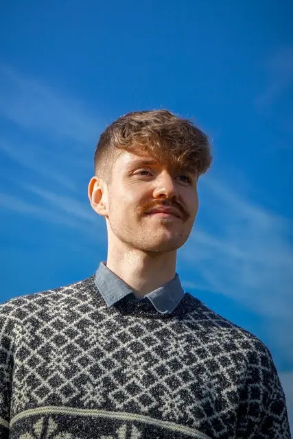 Benedikt Mitmannsgruber gastiert am 13. September im Rahmen von "Kabarett am See" in Oggau. | Foto: Anna Sophie Koelbl