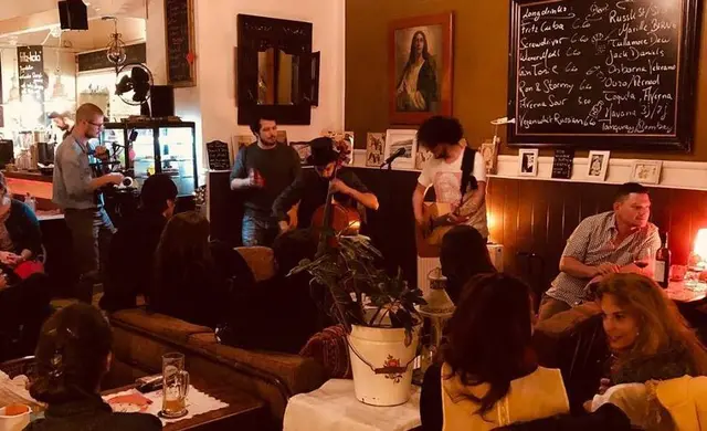 Das Café "Harvest" am Karmeliterplatz 1 kämpft ums wirtschaftliche Überleben und bittet um Spenden. (Archiv) | Foto: Harvest