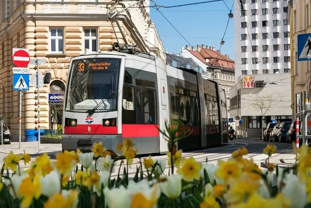 Auf der Alserbachstraße kam es zu einem schweren Verkehrsunfall zwischen einer Straßenbahn und einer Baumaschine. (Archiv) | Foto: Manfred Helmer/Wiener Linien