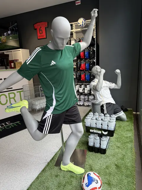 Absolute Teamsport in Innsbruck und Wörgl bietet seit Jahren ein breites und tiefes Sortiment für Vereins-, Schul- und Firmensport.