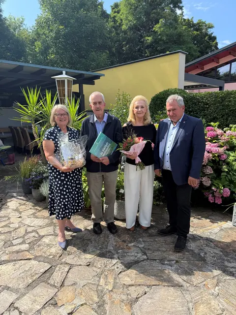Heide Lamberg, Willibald und Veronika Kabinger mit Bürgermeister Bernhard Karnthaler. | Foto: Marktgemeinde Lanzenkirchen