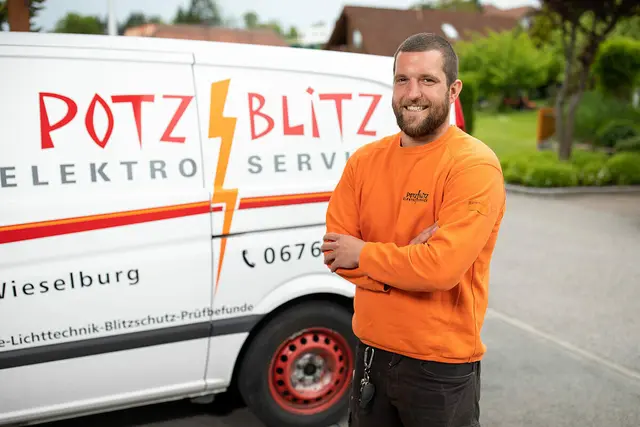 Experte Thomas Buschenreithner, Potz Blitz Wieselburg: "Auf lange Sicht rentieren sich Investitionen in Stromspeicher oder in Elektro-Fahrzeuge." | Foto: Potz Blitz Elektroservice e.U.