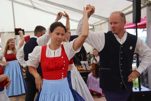 Die Volkstanzgruppe aus Willersdorf. | Foto: Martin Wurglits