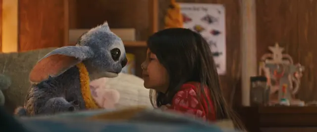 "Lilo und Stitch" ist die berührende Geschichte eines einsamen hawaiianischen Mädchens und eines Außerirdischen auf der Flucht. | Foto: 2025 Disney Enterprises, Inc.