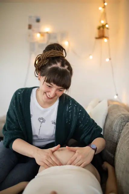 Untersuchung einer Schwangeren. | Foto: Lichtgrün Design &amp; Photo - Linda Mayr