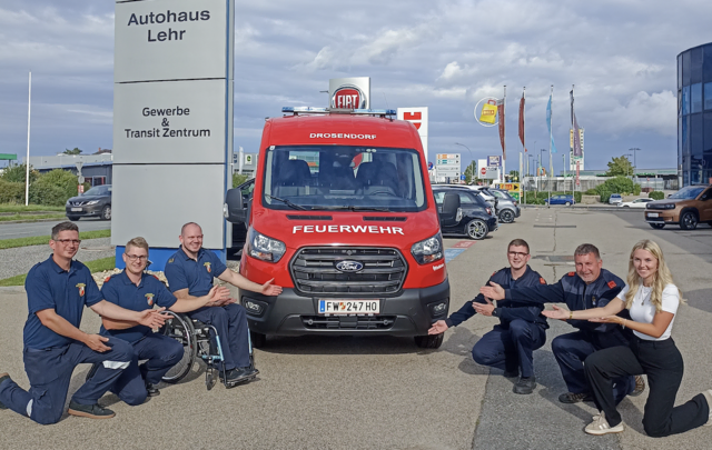 Die Freiwillige Feuerwehr Drosendorf-Zissersdorf erhielt kürzlich ihr neues Mannschaftstransportfahrzeug, einen Ford Transit mit Allradantrieb und 165 PS. | Foto: Autohaus Lehr GmbH