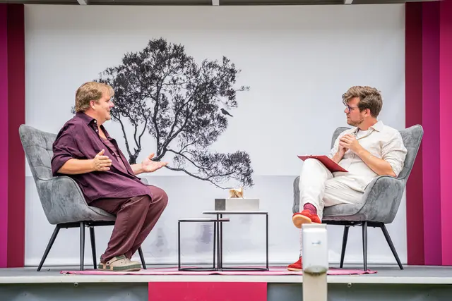 In diesem Jahr stand das Stück "Russisch Roulette", eine französische Komödie von Flavia Coste in einer Bearbeitung für das Salzburger Straßentheater von Georg Clementi auf dem Spielplan. | Foto: SKV / ebihara photography