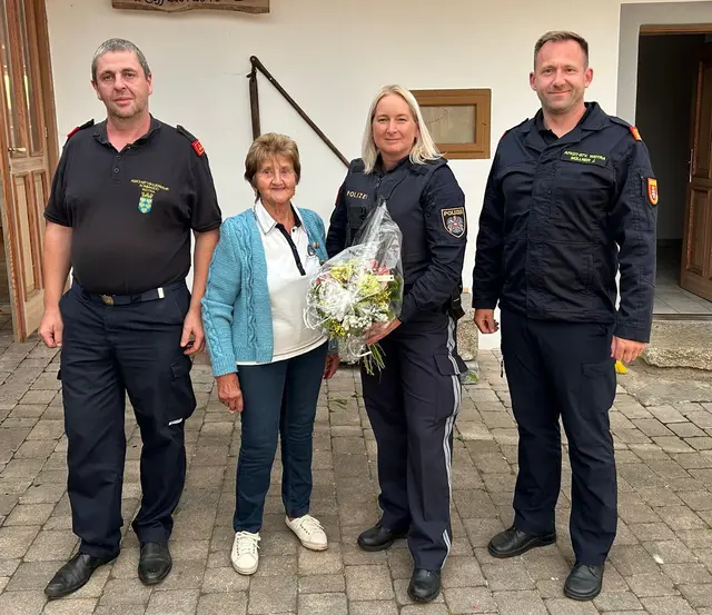 Unterabschnittsfeuerwehrkommandant Hauptbrandinspektor Klaus Mahler, Maria R., Einsatzleiterin der Polizei Kontrollinspektorin Marina Weissensteiner, Abschnittsfeuerwehrkommandant-Stellvertreter Abschnittsbrandinspektor Johannes Müllner
 | Foto: LPD NÖ