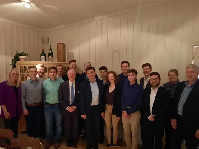 Cornelius Grupp (6. v. l.) im Kreise der Stipendiaten | Foto: Stoelzle