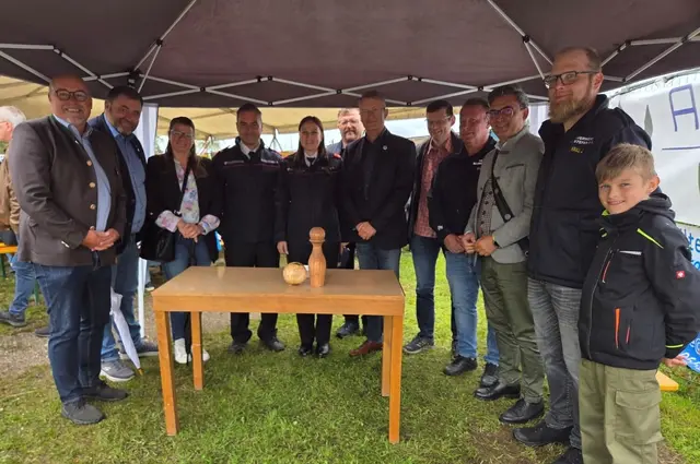 Gerald Grebenjak (1. vo li), Stefan Riepl (2. vo li), Benjamin Dischovnik (4. vo li), Katja Sablatnig (5. vo li), Zoltan Papp (6. vo li), Bgm Markus Lakounigg (3. vo re)