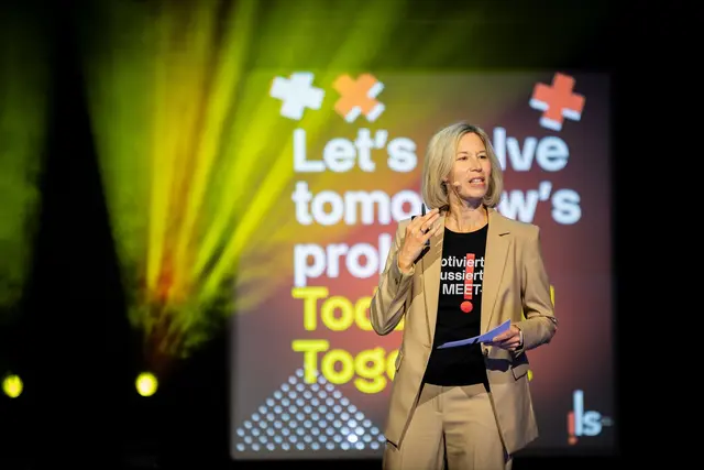 Drei Tage lang widmen sich mehr als 30 Speaker der Frage, wie Menschen, Logistikkompetenz und Systeme durch digitale Technologien so gestärkt werden, dass Mobilität im Sinne einer nachhaltigen Zukunft neu gestaltet werden kann. | Foto: ILS 2025