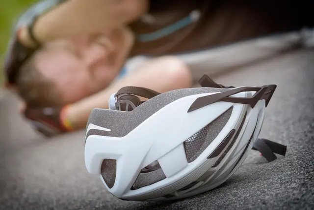 Seit 2019 hat sich die Zahl der Verletzten, die nach E-Bike-Unfällen in einem Spital behandelt werden mussten, in Österreich mehr als verdoppelt.  Auch das Klinikum Schärding behandelt heute mehr Patienten nach Stürzen mit Akku-Fahrrädern. | Foto: Smarterpix/Amaviael
