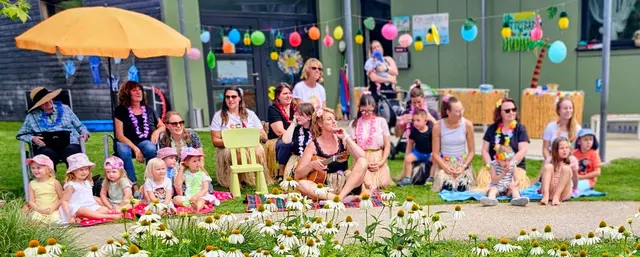 Die Kinder und Eltern beim Sommerfest. | Foto: Volkshilfe Bruck