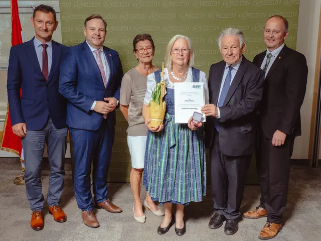 Bürgermeister von Piberbach Markus Mitterbauer, Landesgeschäftsführer Franz Ebner; die OÖSB Bezirksobfrau Josefine Richter, Anna Leitner Landesobmann Josef Pühringer und der Bürgermeister von Kematen Markus Stadlbauer. | Foto: Seniorenbund OÖ