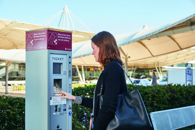 Derzeit stehen den Obus-Fahrgästen an Haltestellen rund 40 Fahrscheinautomaten zur Verfügung. Dazu werden noch in diesem Jahr rund 20 zusätzliche Automaten aufgestellt, so die Salzburg AG. | Foto: Salzburg Linien