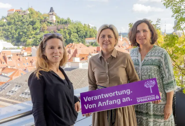 Gemeinsam helfen alpha nova und die Steiermärkische Sparkasse Kindern in ihrer Entwicklung. Am Foto: Stephanie Lichtenberger (Bereichsleitung Arbeit &amp; Beschäftigung, Kinder- und Jugendhilfe, Sozialpsychiatrische Dienste bei alpha nova), Evelyn Bauer (Leitung Generalsekretariat Steiermärkische Sparkasse) und Jutta Hofstätter (Corporate Social Responsibility Verantwortliche, Generalsekretariat Steiermärkische Sparkasse) (v. l.) | Foto: Steiermärkische Sparkasse/Margit Kundigraber