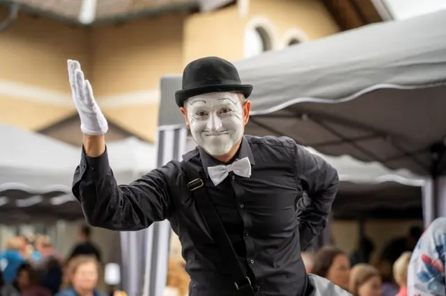 Artisten rundeten das Fesprogramm mit ihren Showeinlagen ab. | Foto: photoartmila