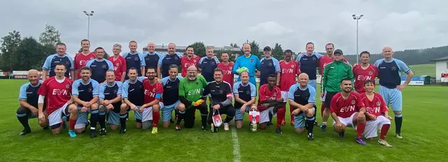 Die österreichische Nationalmannschaft der Bürgermeister traf auf die Priesternationalmannschaft.   | Foto: Gerald Handig