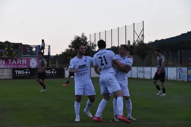 Stegersbachs Kicker freuen sich über den Führungstreffer. | Foto: Michael Strini