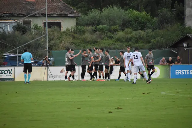 Oberwarter jubeln über die späte Führung vor der Pause. | Foto: Michael Strini