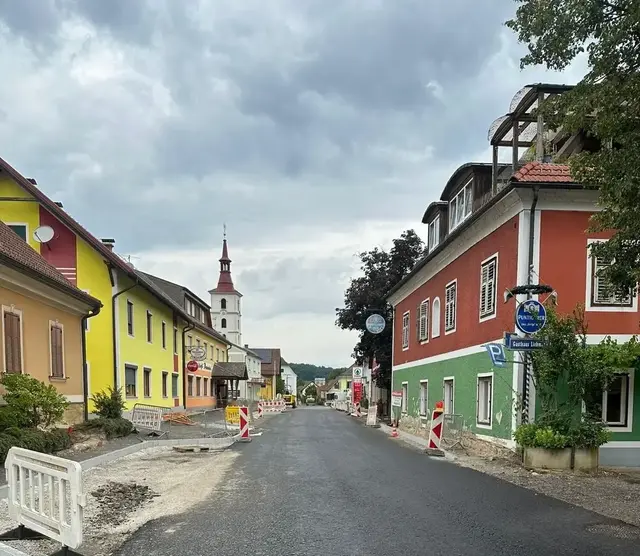 Die L 203 in St. Peter am Ottersbach war zwischen 28. Juli und 1. August komplett gesperrt. Nun ist die Ortsdurchfahrt wieder für den Verkehr freigegeben. | Foto: Land Steiermark