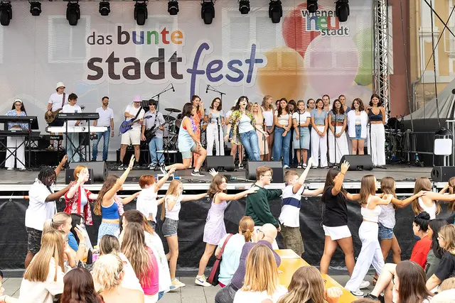 Das "Bunte Stadtfest" verspricht wieder zwei Tage (und Abende) lang beste Stimmung in die Stadt zu bringen. | Foto: Karl Kreska, Stadt WRN