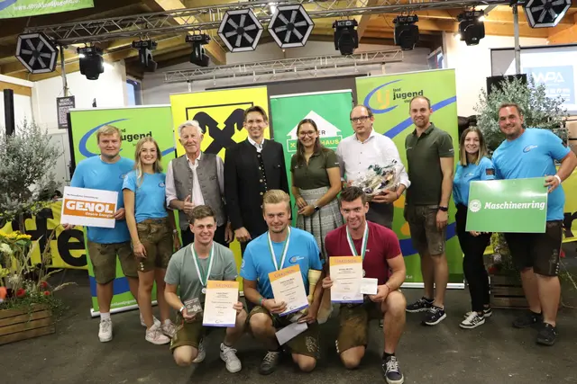Das Podium der Spezialpflüger. (von links vorne: Felix Braunstein, Christian Bäck, Georg Wippel) | Foto: Landjugend Steiermark