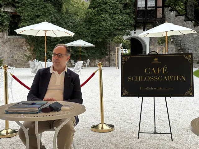 Markus Leopold Buerger freut sich über den neuen "Ort der Gemütlichkeit, des Austauschs und des kulturellen Treffpunkts". | Foto: MeinBezirk/Laura Jung