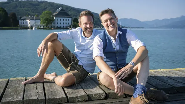 Im Podcast ned zwida widmen sich die beiden Moderatoren Robert Steiner und Peter Zeitlhofer Menschen aus dem Salzkammergut, die oft abseits des Rampenlichts stehen  aber umso mehr zu erzählen haben. Dabei sprechen sie mit Künstlern, Aussteigern, Gründern und engagierten Persönlichkeiten aus der Gegend. | Foto: Herbert Steiner