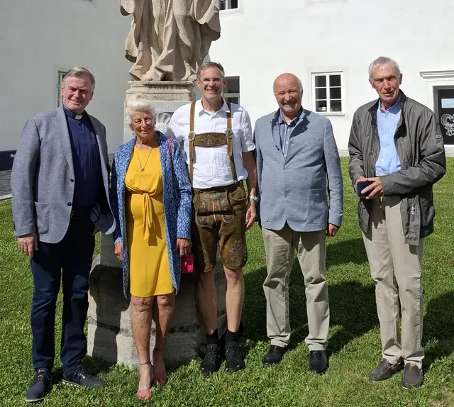 Mitglieder des Vorstandes: Dechant Erich Aichholzer, Gudrun Irk, BM Gernot Prinz, Obmann Alois Gaggl und Hartl Weber-Falkensammer (v. l.).  | Foto: Privat