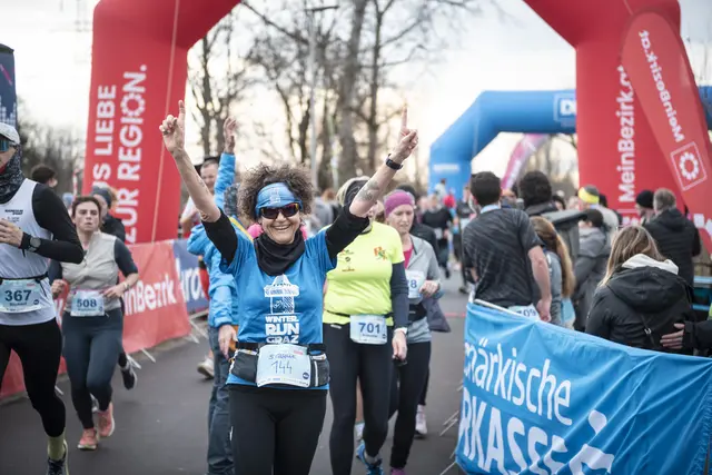 Glückliche Finisher des Winterruns. Über 1.000 Leute können stolz auf sich sein, den 2. Winter Run 2024/2025 geschafft zu haben.  | Foto: Christian Zehmasch