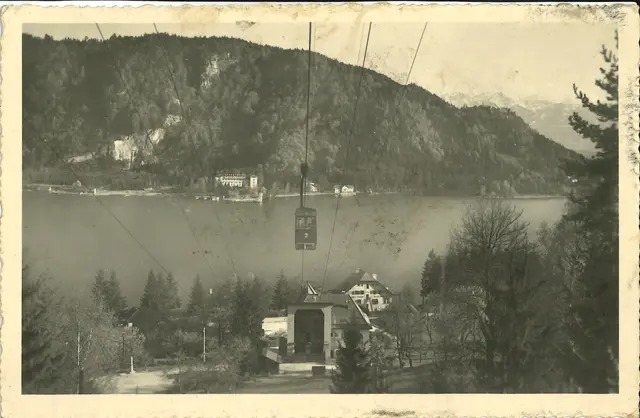 Die Kanzelbahn schwebte einst (1940) mit Ausblick auf das Grandhotel Annenheim über den Ossiacher See – heute Terrassenhaus und Robinson Club. | Foto: Museum Villach