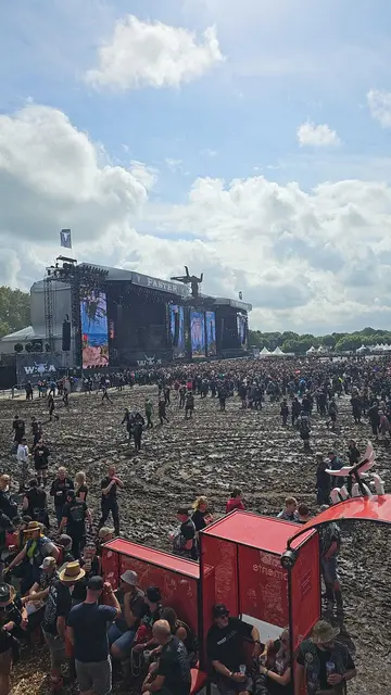 Aufgrund von Dauerregen wurde das Festival zur Schlammschlacht.
