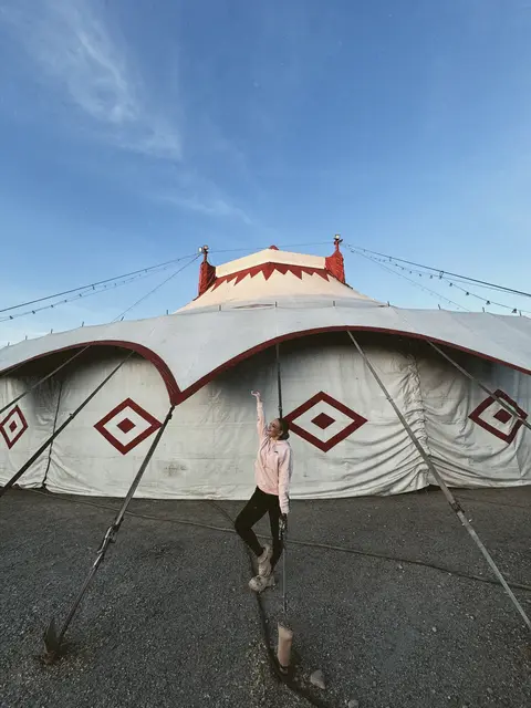 Jolanda Hofmann hat ihre Wohnung aufgegeben und sich für ein Leben im Zirkus entschieden. | Foto: Circus Louis Knie