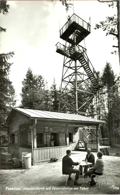 Der 1961 eröffnete Aussichtsturm am Tabor mit gemütlicher Jausenstation lockte viele Gäste an. | Foto: Sammlung Pernull