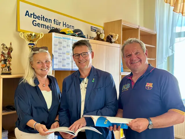 Landtagsabgeordneten Franz Linsbauer, Bezirkspartei-Geschäftsführer Herbert Gschweidl sowie Bezirkspartei-Assistentin und Stadträtin Maria van Dyck (alle ÖVP) gestalteten den Vormittag. | Foto: Markus Kahrer