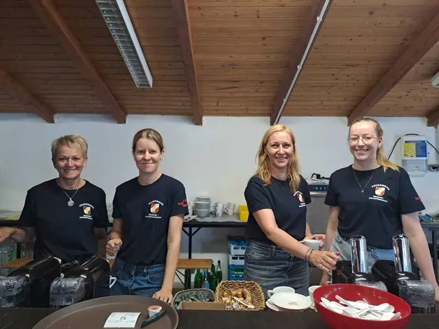 Kaffee, Bowle, Mehlspeisen ... im Kaffeestand | Foto: Johann Dunst