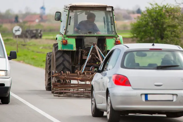 Durch die Kollision wurde die 38-jährige Pkw-Lenkerin verletzt. (Symbolfoto) | Foto: stock.adobe.com/at/fotosr52