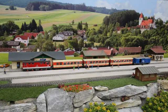 Im Miniaturformart zeigen die Freunde der Mariazellerbahn Modell Bahnhöfe, Züge und Landschaften. | Foto: privat