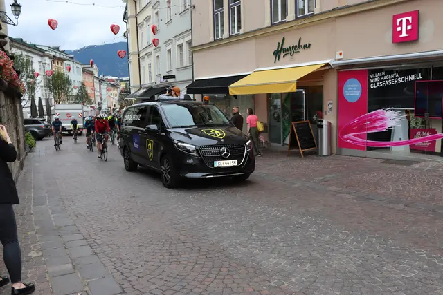 Kurz nach halb 10 radelten die ersten Teilnehmer der "Tour de Franz" bei uns vorbei. | Foto: MeinBezirk.at