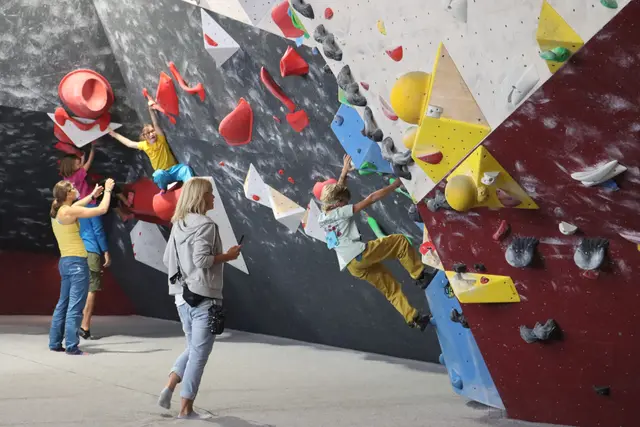 Klettern trainiert den ganzen Körper und fördert die Koordination. | Foto: Michael Florijancic