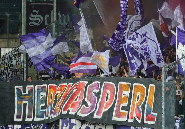 Die ungewollte "Dekoration" der Glastrennscheiben lässt sich dank Spezialbehandlung nun leichter entfernen. | Foto: GEPA