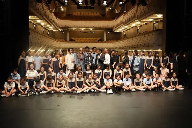 Die Kinder sangen noch einmal gemeinsam. Danach wurden Geschenke verteilt. | Foto: Kathrin Schauer