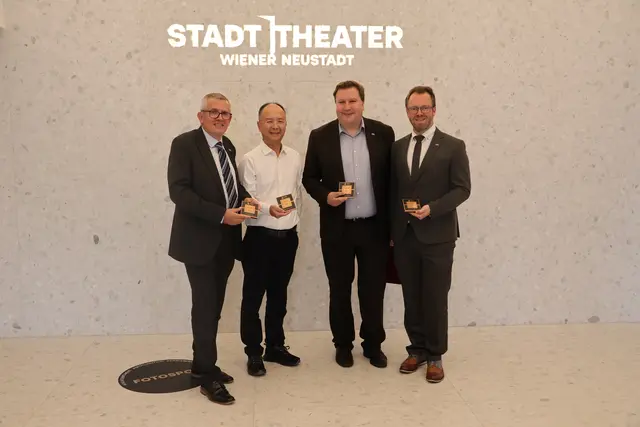 Weißer Tee für die politischen Vertreter. | Foto: Kathrin Schauer